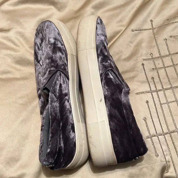 Steve Madden crushed velvet slip on sneakers - Picture 2 of 6